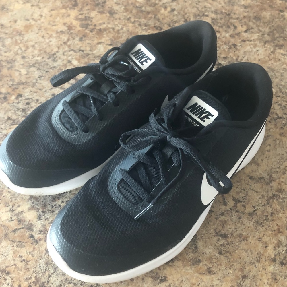 Nike Flex sneakers 👟 Size 7W Black & White